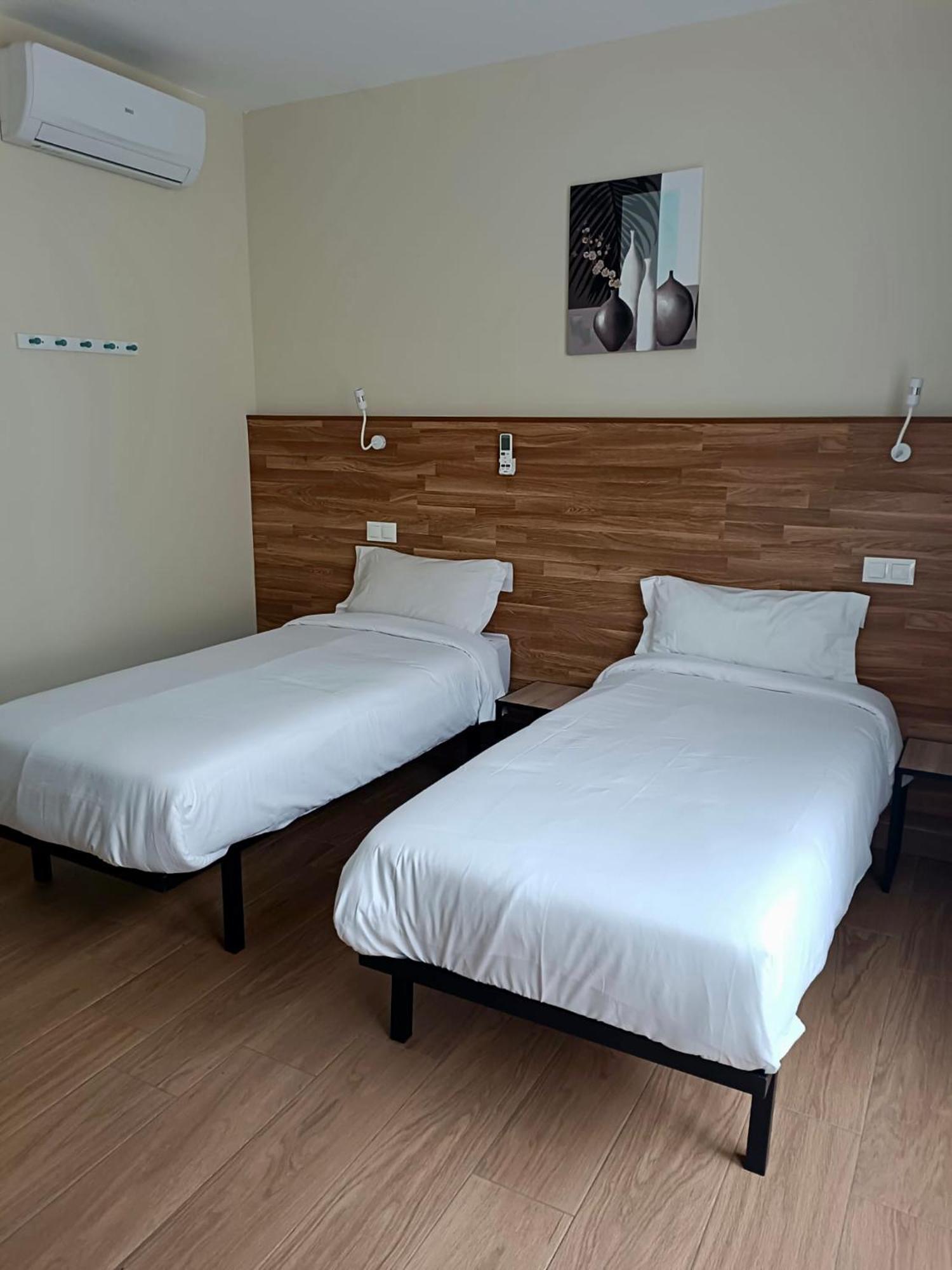 Apartahotel Golden Alcala Alcala de Henares Bagian luar foto
